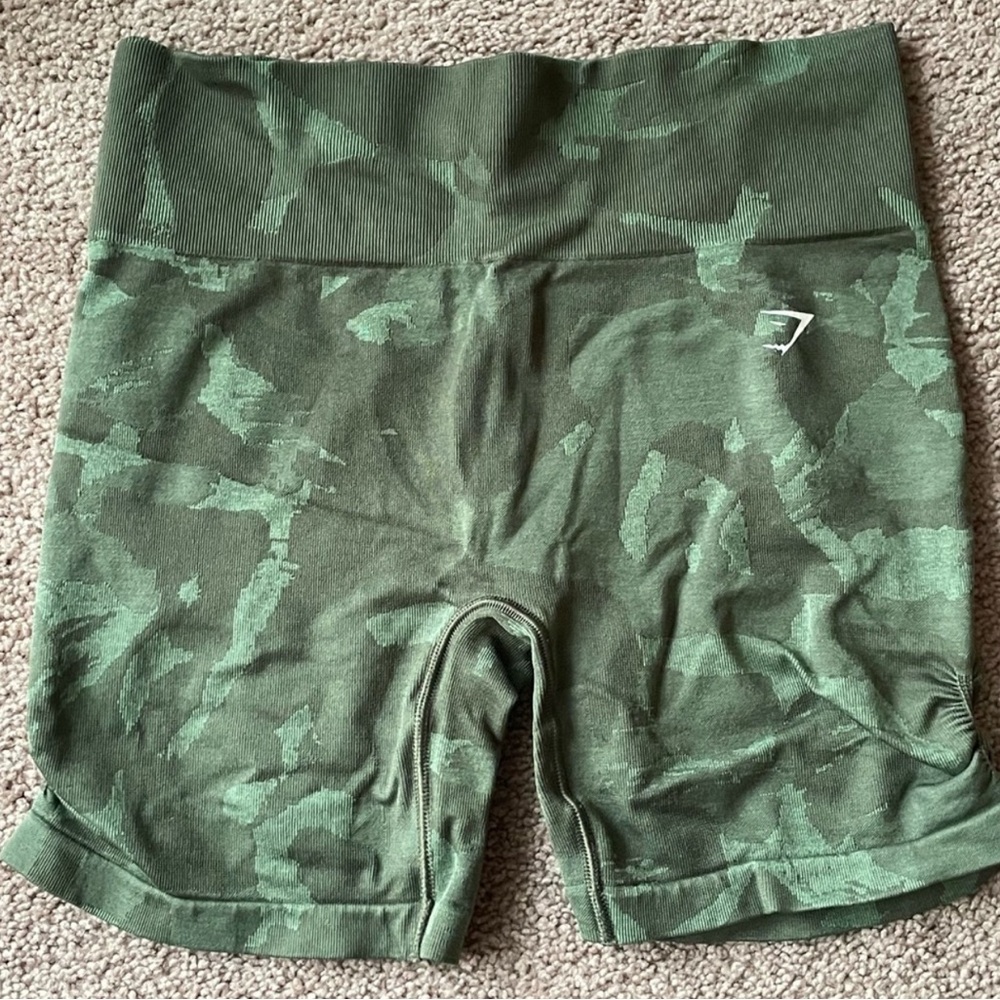 Gymshark camo adapt shorts! 💚